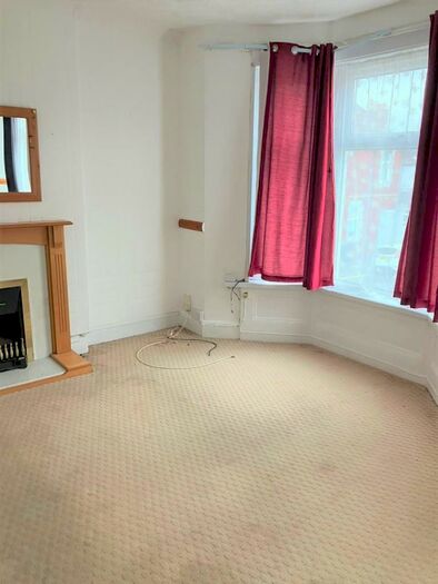 1 Bedroom Flat To Rent In Dogfield Street, Cardiff(City), CF24