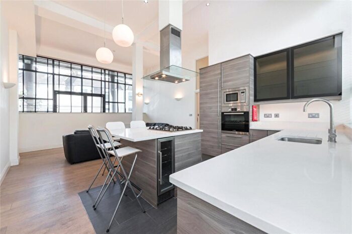 3 Bedroom Flat To Rent In Villiers Road, Willesden Green, NW2