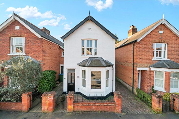 3 Bedroom Detached House For Sale In Oakdale Road, Weybridge, Surrey, KT13
