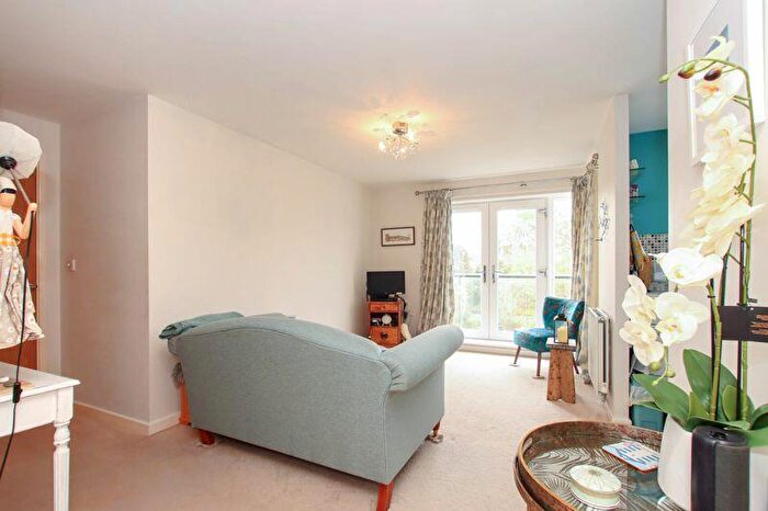 2 Bedroom Flat For Sale In Gadebury Heights, Hemel Hempstead, HP1