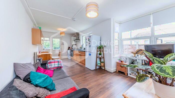 2 Bedroom Apartment To Rent In Lausanne Road, Turnpike Lane, London, N8