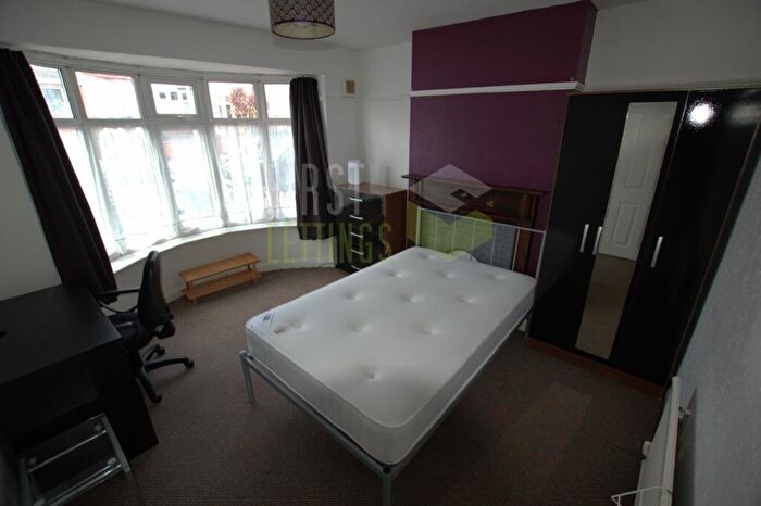 4 Bedroom Semi-Detached House To Rent In Greenhill Road, Clarendon Park, LE2