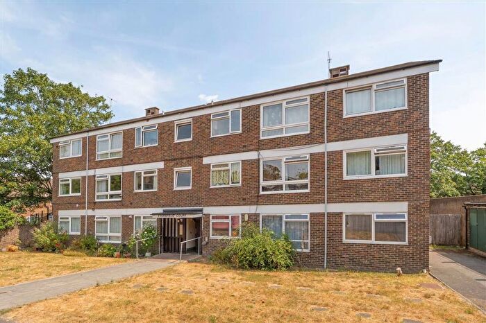 2 Bedroom Flat For Sale In Baring Road, Lee, SE12