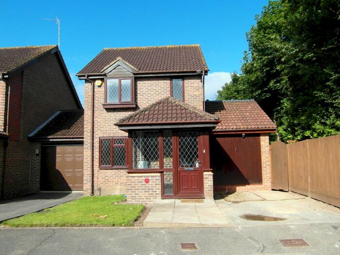 3 Bedroom Detached House To Rent In Kennet Drive, Yeading, Hayes, UB4
