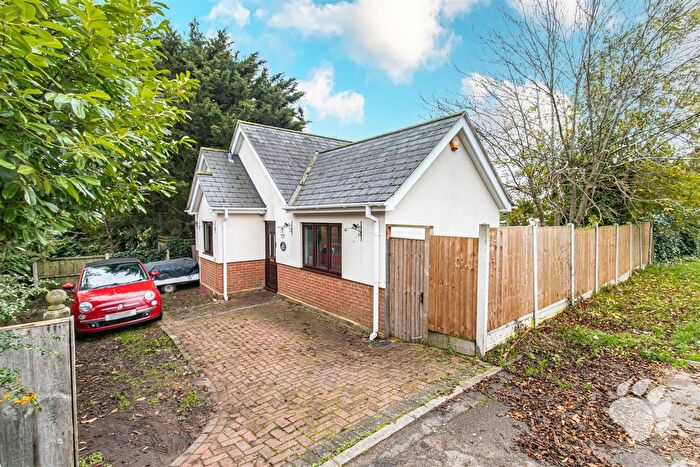 2 Bedroom Detached Bungalow For Sale In Clover Way, Vange, SS16