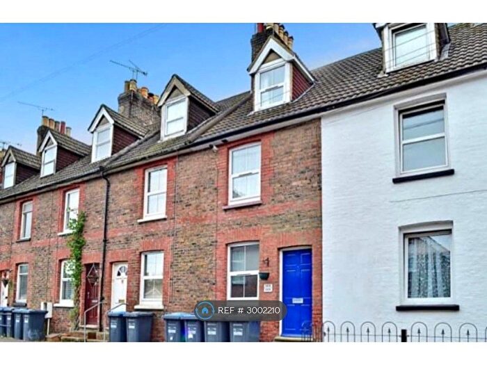 1 Bedroom Flat To Rent In Queens Road, East Grinstead, RH19