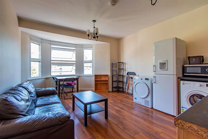 3 Bedroom Private Halls To Rent In Richmond Crescent, Roath, CF24
