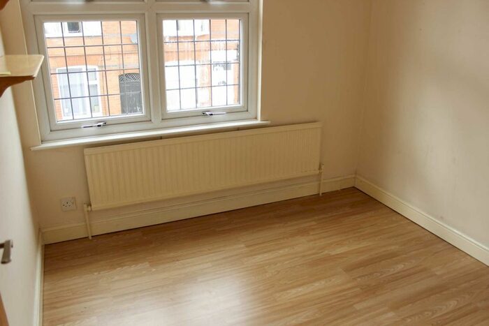 3 Bedroom End Of Terrace House For Sale In Dunton Street, Leicester, LE3