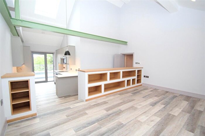 3 Bedroom Flat To Rent In Upper Richmond Road, Putney, SW15