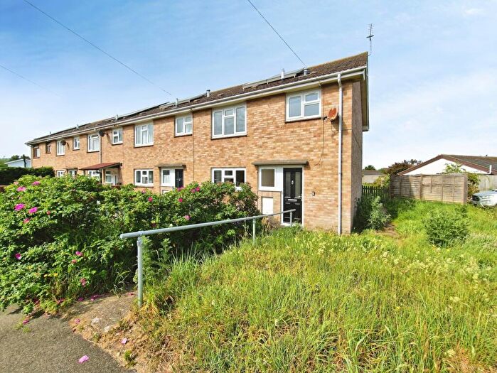 3 Bedroom End Of Terrace House For Sale In Solent Gardens, Freshwater, Isle Of Wight, PO40