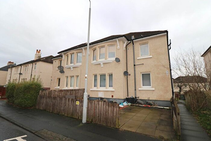 2 Bedroom Flat To Rent In Crags Crescent, Paisley, PA2