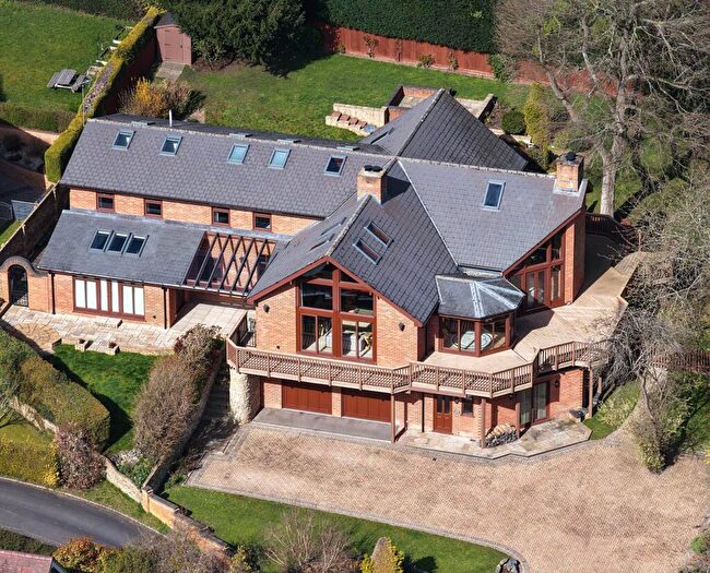 6 Bedroom Detached House For Sale In Pangbourne - Walk To Village Shops, Amenities & Train Station To London, RG8