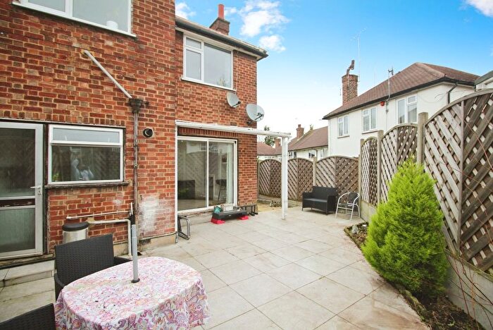 2 Bedroom Flat To Rent In Bedford Close, London, N10