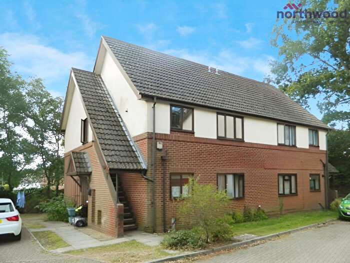 2 Bedroom Maisonette To Rent In Bramble Mews, SO18