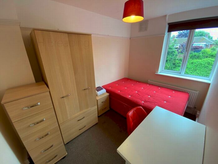5 Bedroom House To Rent In St. Martins Hill, Canterbury, CT1