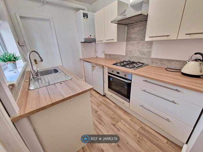 2 Bedroom Flat To Rent In Swalwell, Tyne And Wear, NE16