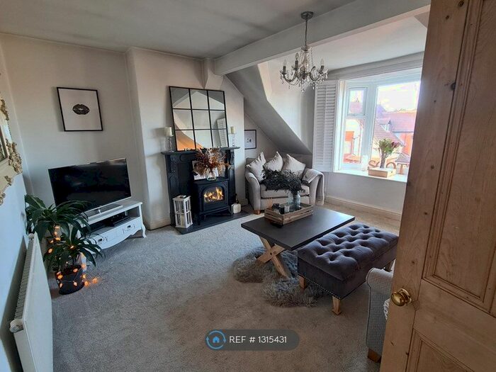 2 Bedroom Flat To Rent In South Drive, Harrogate HG2