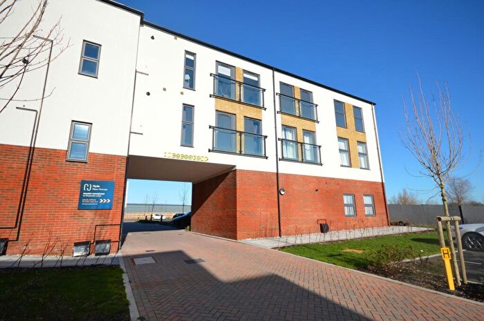 1 Bedroom Flat To Rent In Longacre House, Shopwhyke Road, Chichester, PO20