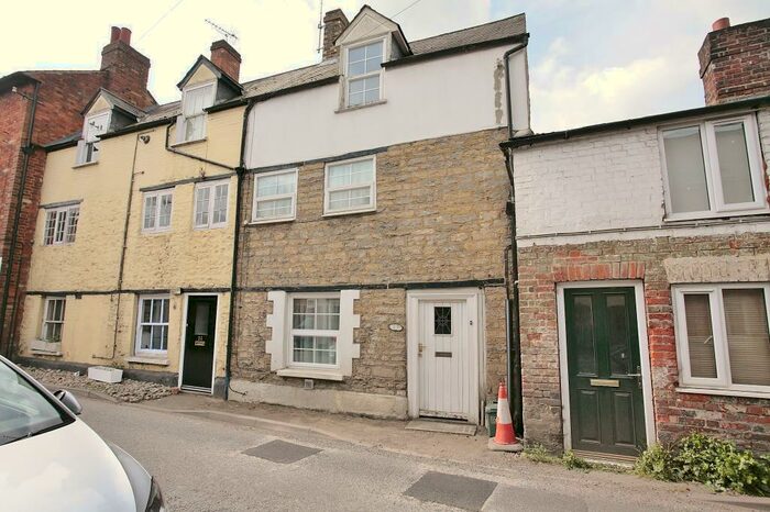 3 Bedroom Terraced House To Rent In Mitre Street, Buckingham, Buckinghamshire, MK18