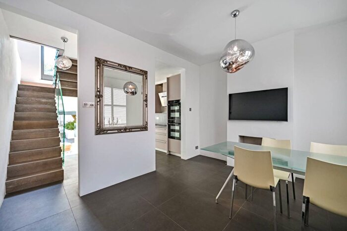 3 Bedroom Terraced House For Sale In Kew Road, Richmond, TW9