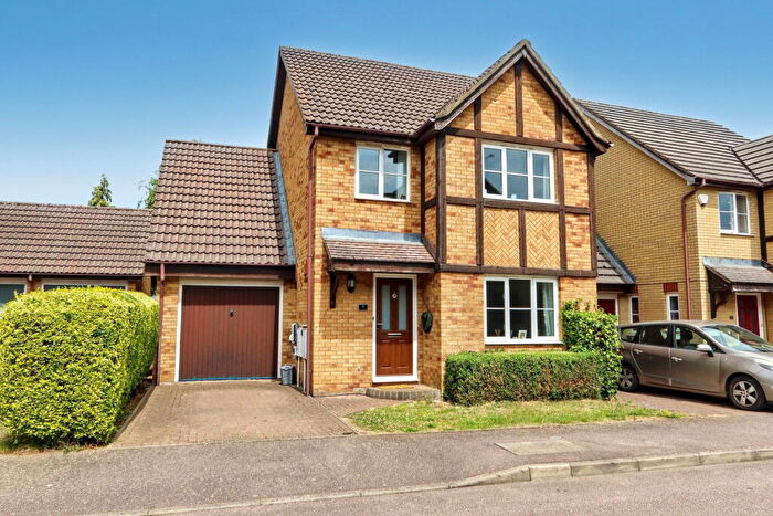 3 Bedroom Detached House For Sale In Yew Tree Close, Middleton Cheney, OX17