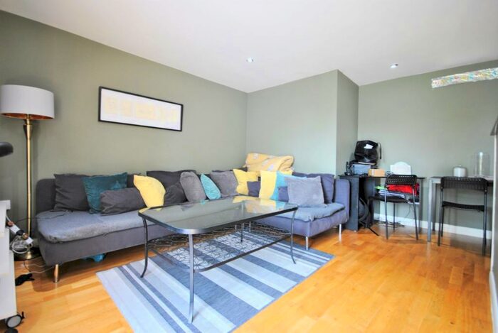 2 Bedroom Flat To Rent In Baring Road London, SE12