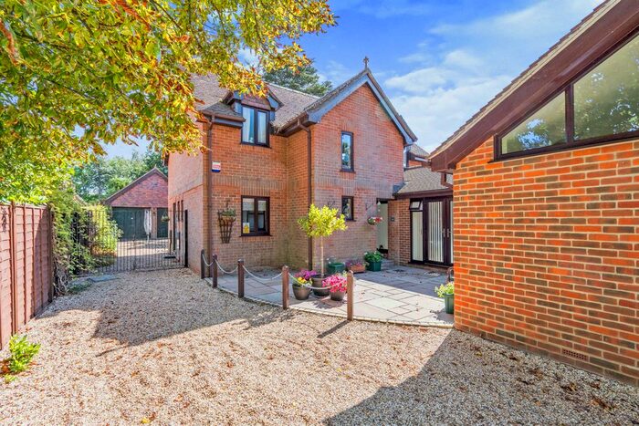 5 Bedroom Detached House For Sale In Lyndhurst Road, Ashurst, Southampton, Hampshire, SO40