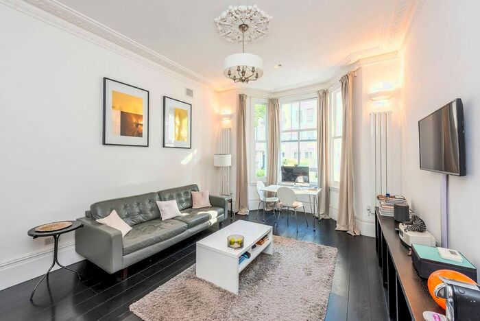 2 Bedroom Maisonette To Rent In Finborough Road, Earls Court, London, SW10