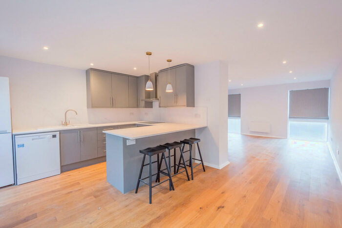 3 Bedroom Terraced House To Rent In Calton Walk, Bath - Family House, BA2