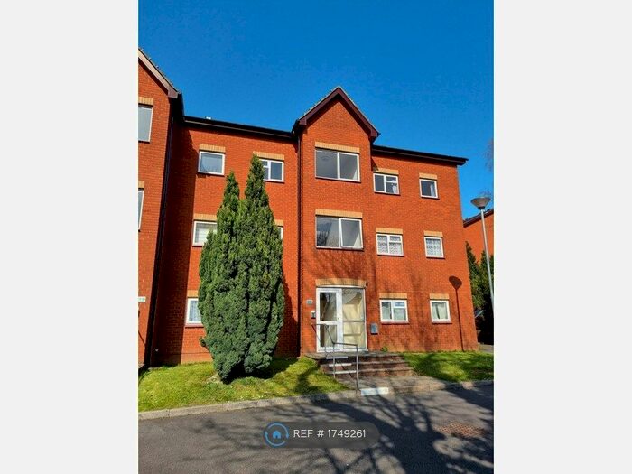 2 Bedroom Flat To Rent In Cobden Court, Southampton, SO18