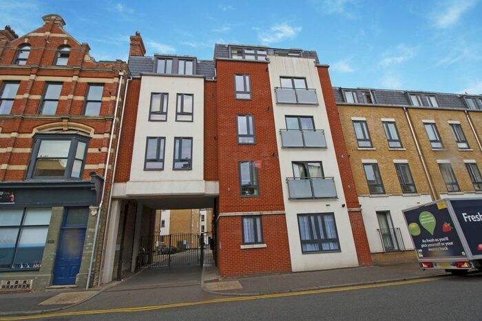 2 Bedroom Flat To Rent In High Street, Rochester ME1