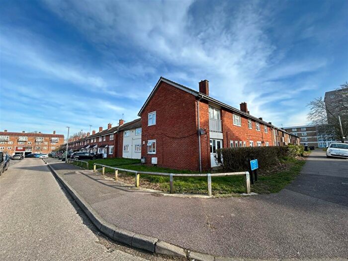 2 Bedroom Apartment To Rent In Wedhey, Harlow, CM19