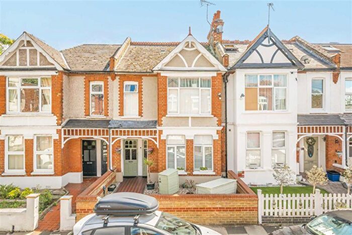 3 Bedroom Flat For Sale In Alder Road, Barnes, SW14