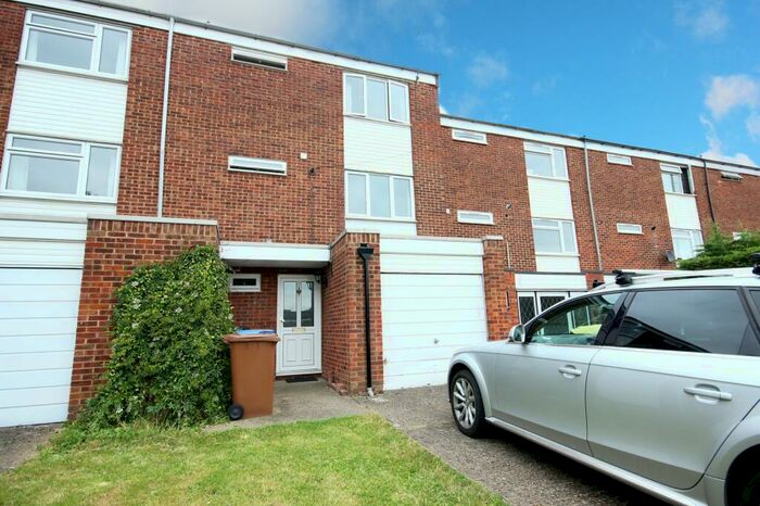 6 Bedroom Town House To Rent In St Audreys Close, Hatfield, AL10