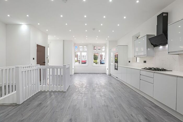 4 Bedroom Flat To Rent In Grosvenor Avenue, Carshalton, SM5