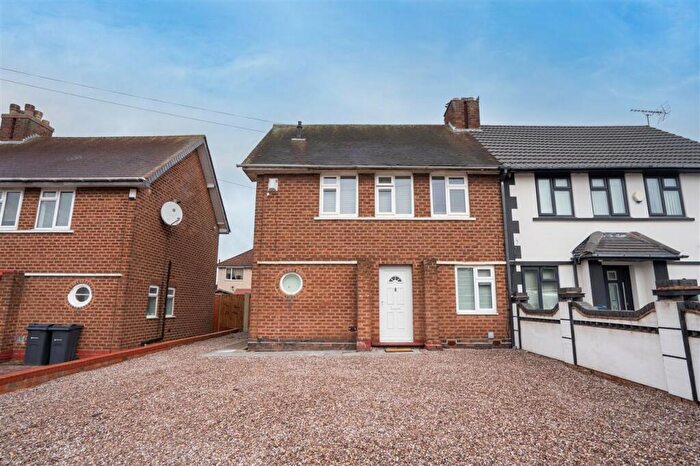 3 Bedroom Semi Detached House For Sale In Hengham Road, Birmingham, B26