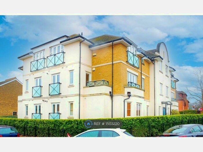 2 Bedroom Flat To Rent In Maple Lodge, Buckhurst Hill, IG9
