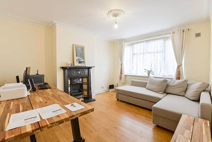 1 Bedroom Flat To Rent In De'Arne Gardens, Mitcham, CR4