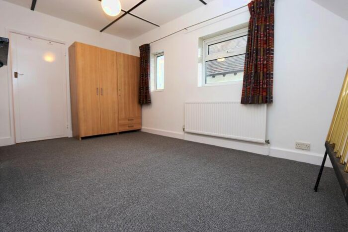 1 Bedroom Flat To Rent In Durnsford Road, London, N11