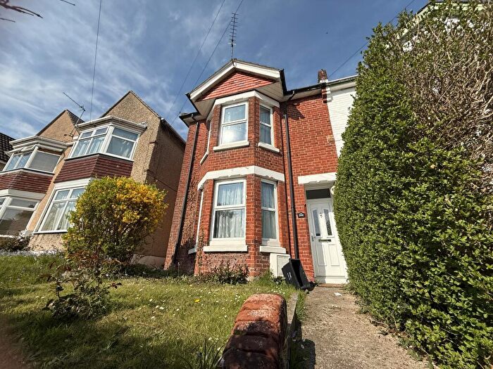 4 Bedroom Semi-Detached House To Rent In Broadlands Road, SO17