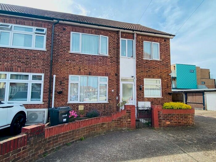 2 Bedroom Maisonette To Rent In Edgar Road, Chadwell Heath, RM6