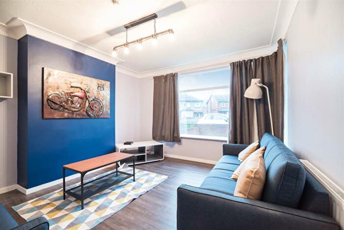 5 Bedroom House To Rent In St Annes Drive, Headingley, LS4