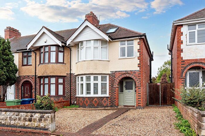 4 Bedroom Semi-Detached House For Sale In White Road, Oxford, OX4