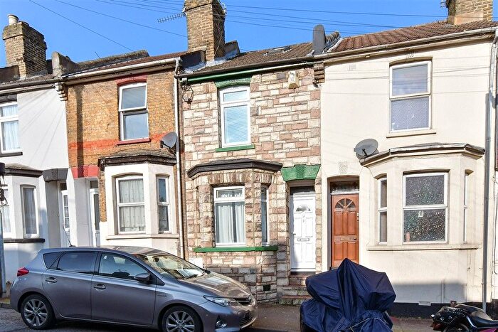 2 Bedroom Terraced House For Sale In Castle Road, Chatham, Kent, ME4