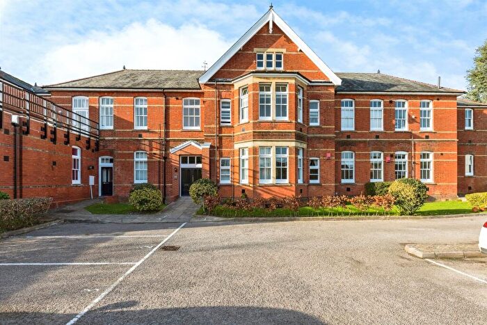 2 Bedroom Apartment For Sale In Oak Tree Way, Horsham, RH13