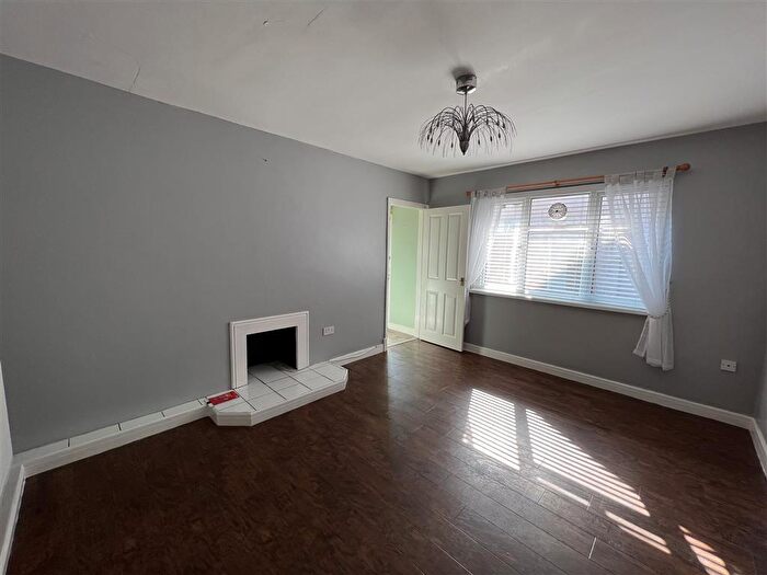 3 Bedroom Bungalow To Rent In New Road, Skewen, Neath, SA10