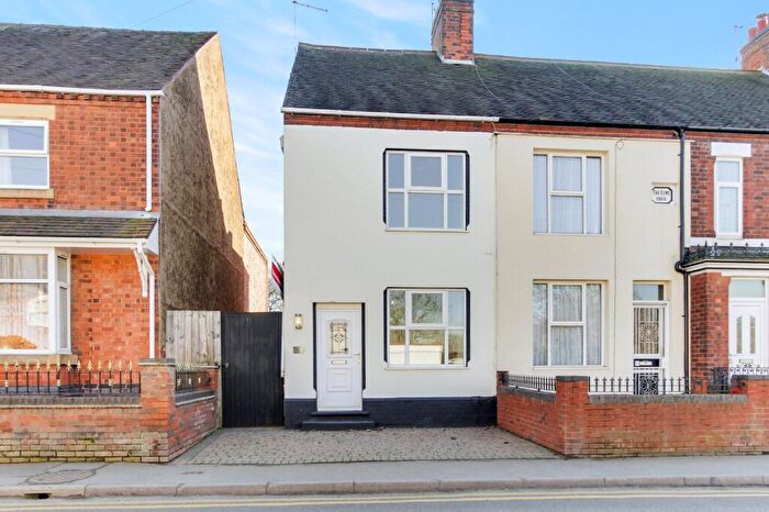 3 Bedroom Terraced House To Rent In Tamworth Road, Amington, B77