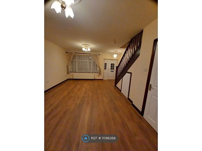 2 Bedroom End Of Terrace House To Rent In Lynmouth Road, Perivale, Greenford, UB6
