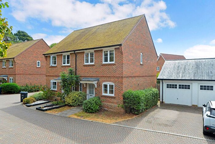 2 Bedroom Property For Sale In Sycamore Road, Cranleigh, GU6