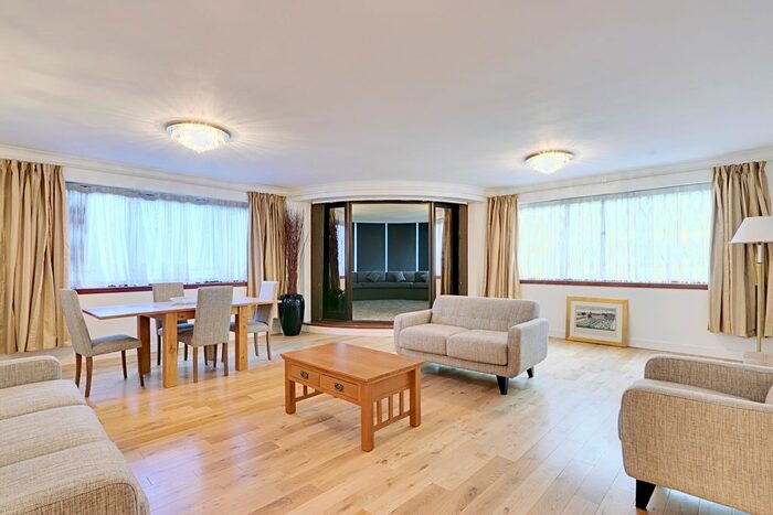 2 Bedroom Flat To Rent In Queens Terrace, London, NW8